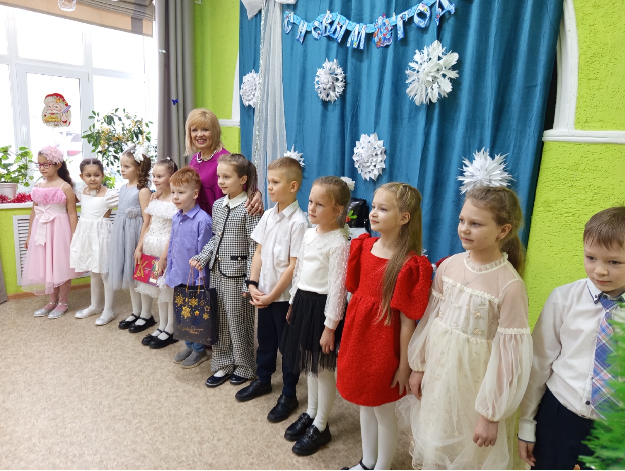 С новым годом, жители микрорайона!.