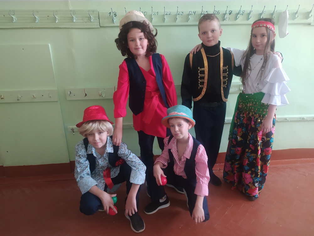 В дружбе народов единство! В дружбе народов единство!.